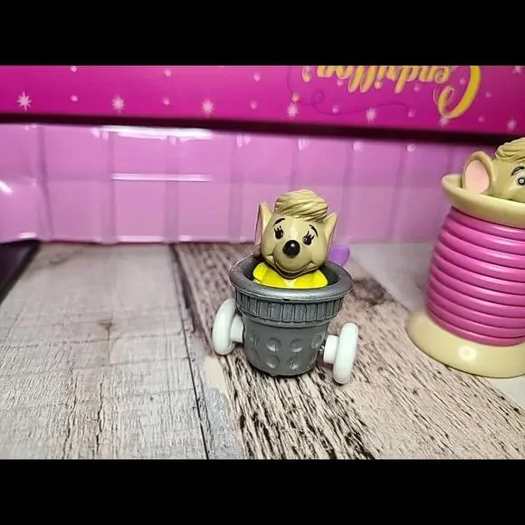 Wonderful Cinderella Baby Mouse Playset special from the Disney Store - Picture 5 of 9